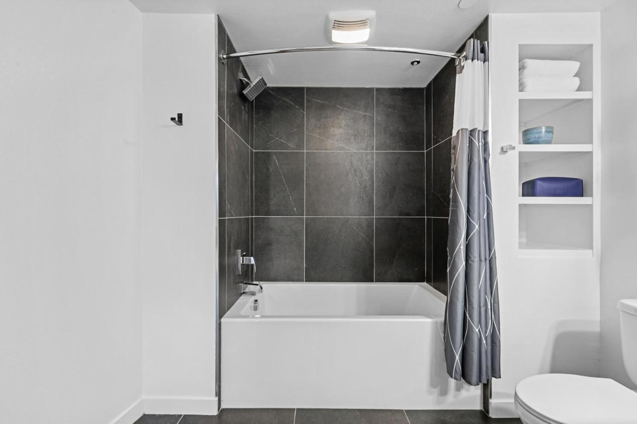 Beverly Grove Chic City Oasis 2 Bedroom Apt With Den 138 Los Angeles Bagian luar foto