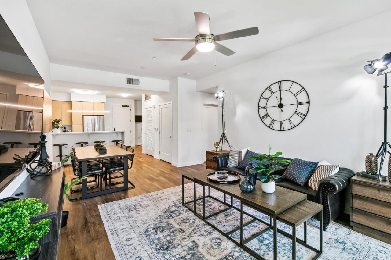 Beverly Grove Chic City Oasis 2 Bedroom Apt With Den 138 Los Angeles Bagian luar foto