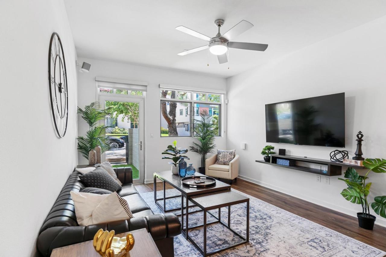 Beverly Grove Chic City Oasis 2 Bedroom Apt With Den 138 Los Angeles Bagian luar foto