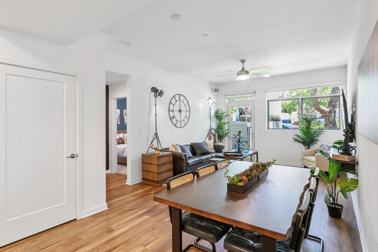 Beverly Grove Chic City Oasis 2 Bedroom Apt With Den 138 Los Angeles Bagian luar foto