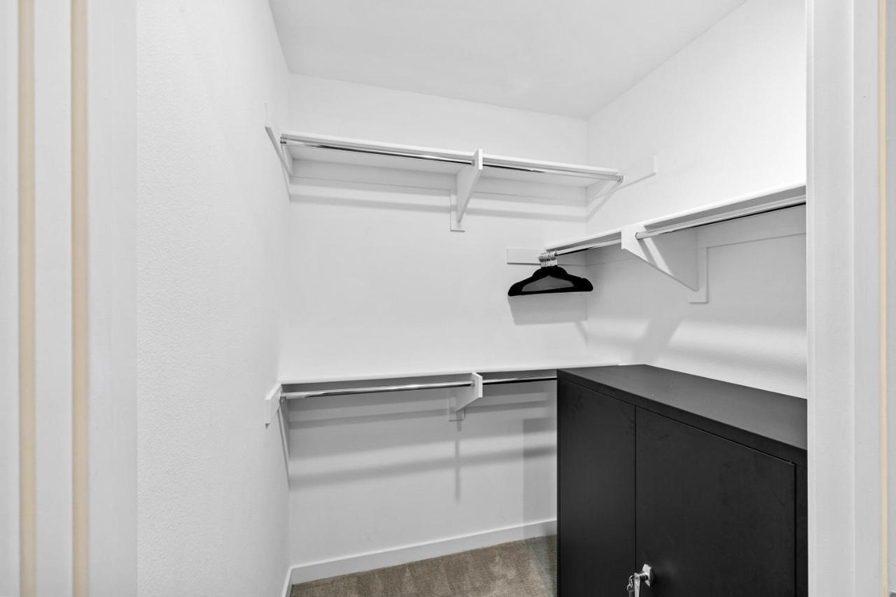Beverly Grove Chic City Oasis 2 Bedroom Apt With Den 138 Los Angeles Bagian luar foto