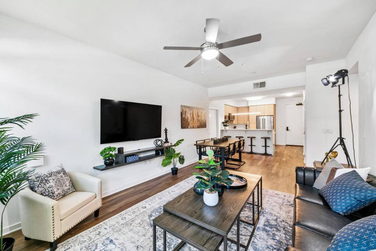 Beverly Grove Chic City Oasis 2 Bedroom Apt With Den 138 Los Angeles Bagian luar foto