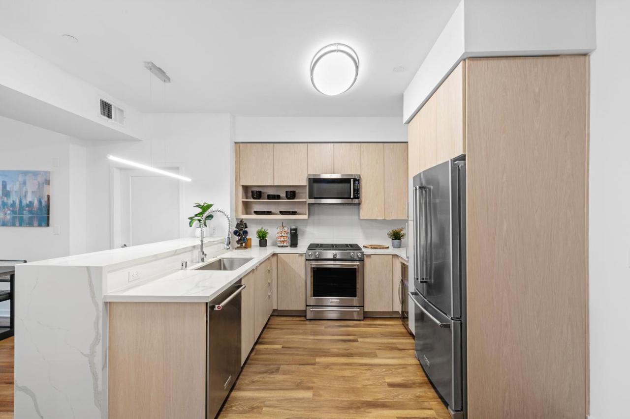 Beverly Grove Chic City Oasis 2 Bedroom Apt With Den 138 Los Angeles Bagian luar foto