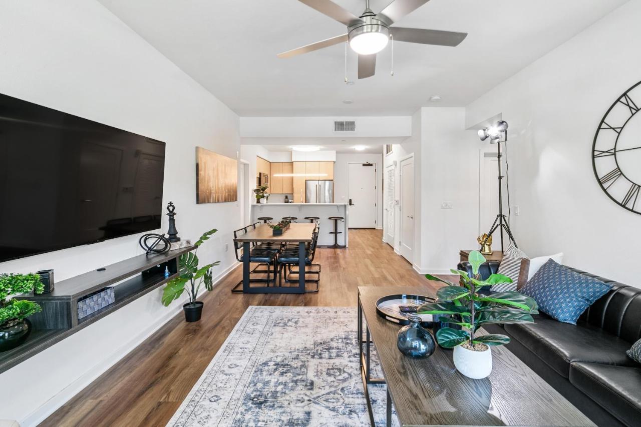 Beverly Grove Chic City Oasis 2 Bedroom Apt With Den 138 Los Angeles Bagian luar foto