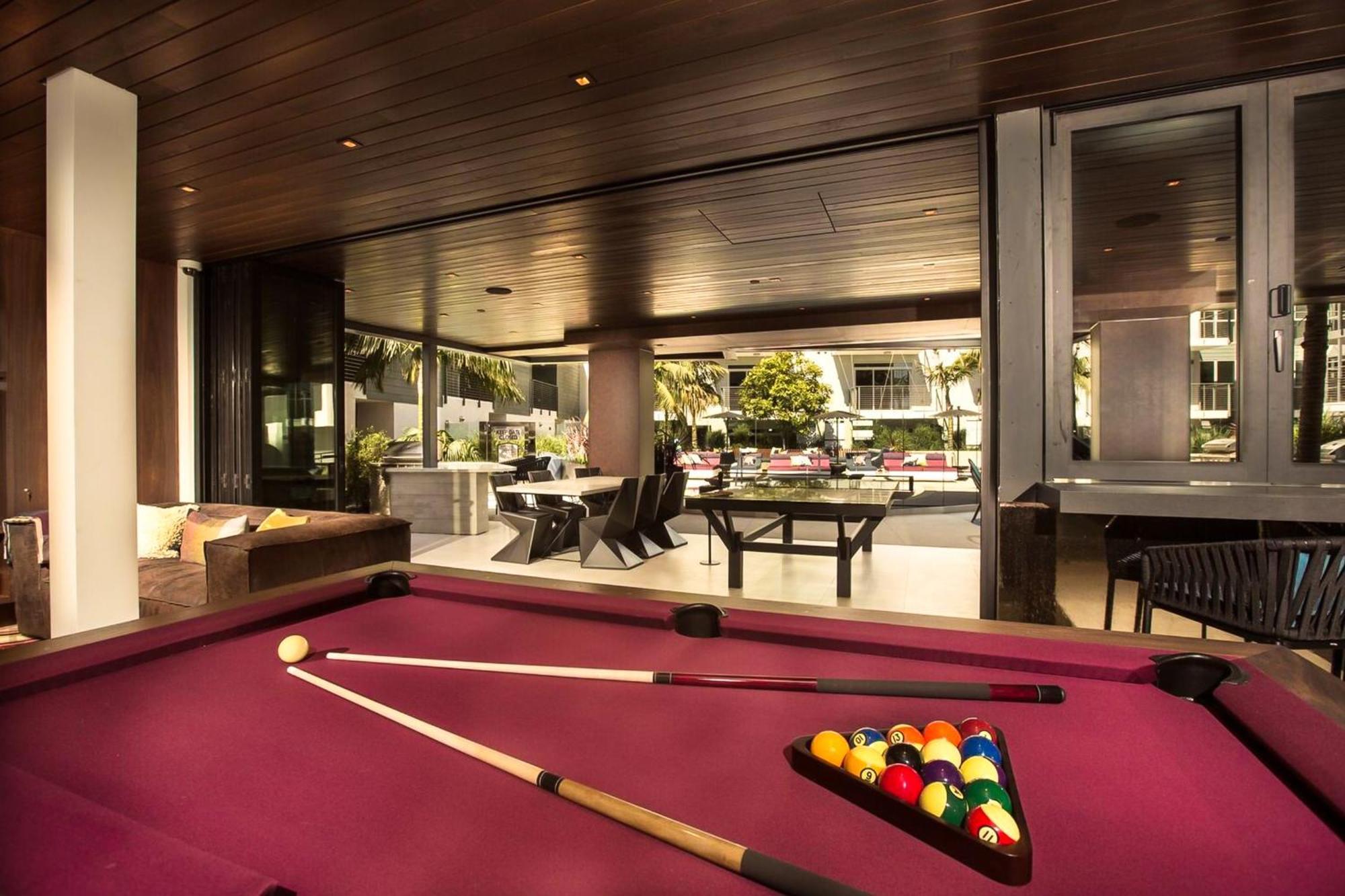 Beverly Grove Chic City Oasis 2 Bedroom Apt With Den 138 Los Angeles Bagian luar foto