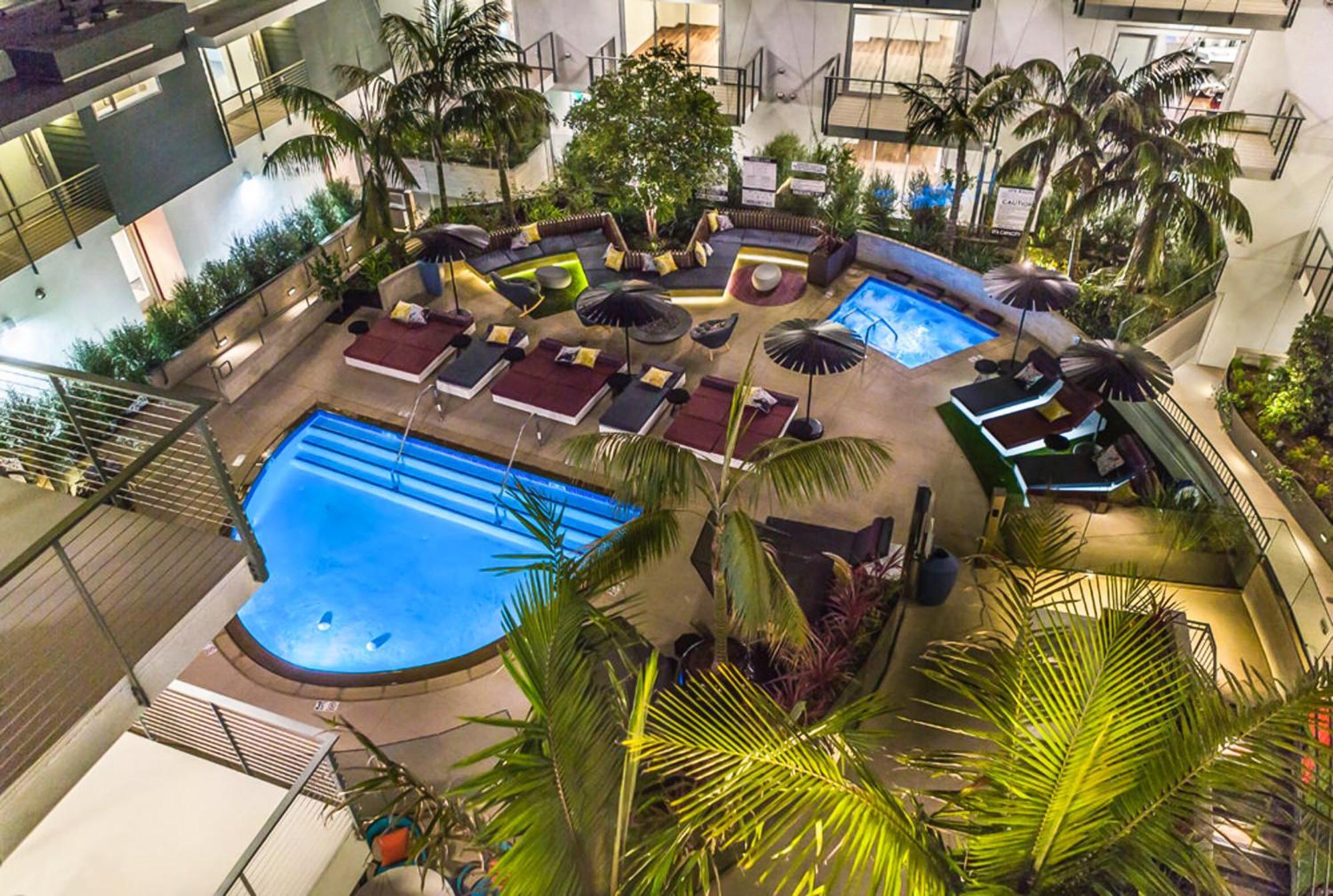 Beverly Grove Chic City Oasis 2 Bedroom Apt With Den 138 Los Angeles Bagian luar foto